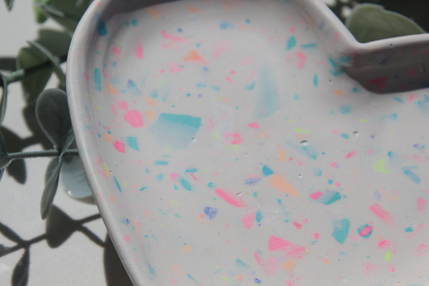 Schale "Herz" Terrazzo Neon