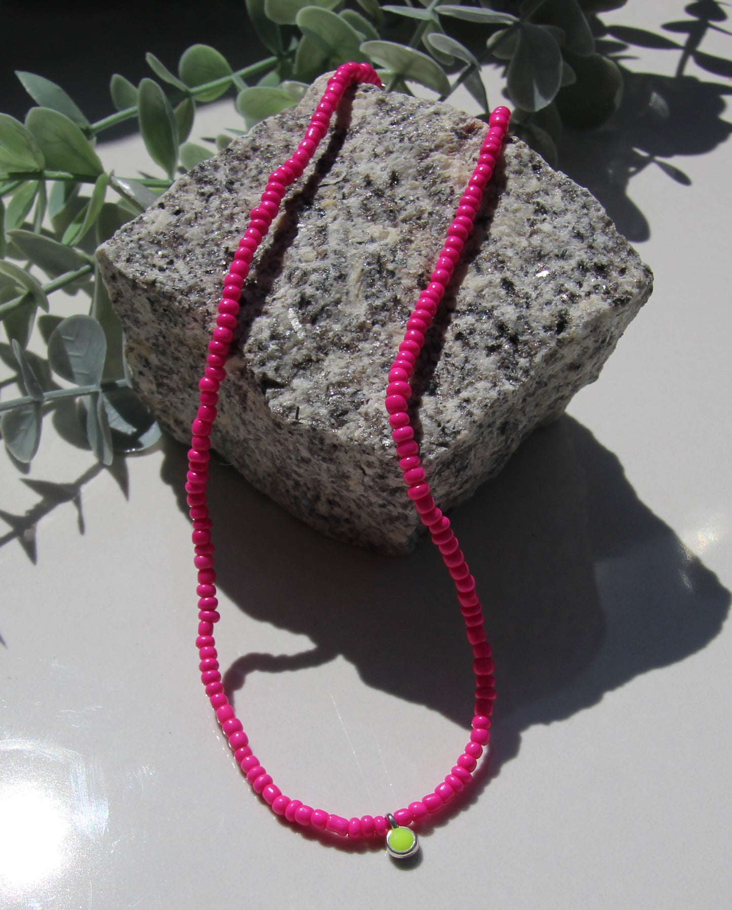 Kette Rocailles pink Charm silber neongelb Edelstahl