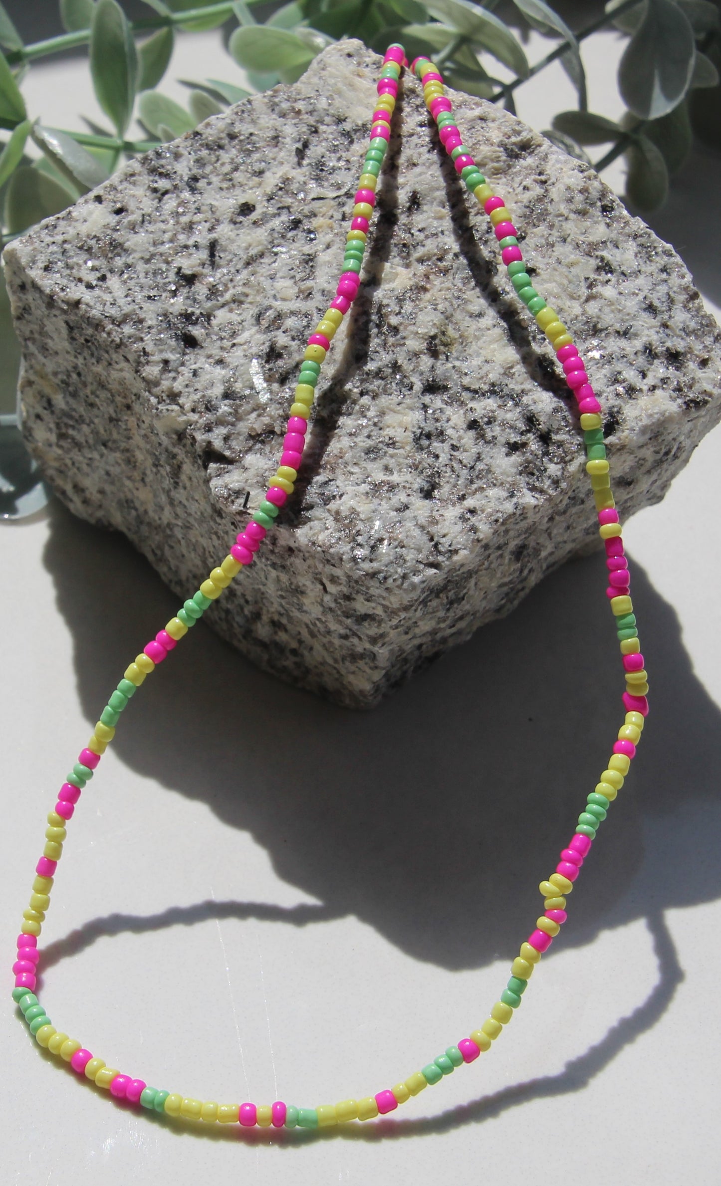 Kette Neon Rocailles grün pink gelb